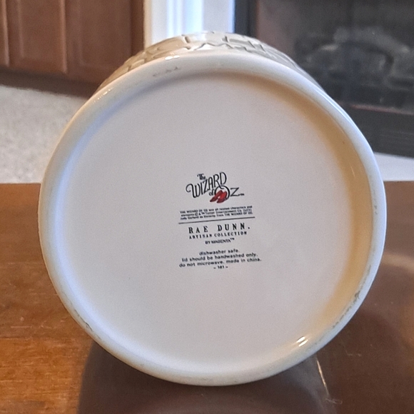 👠👠"There's No Place Like Home" Large Wizard Of Oz Canister With Red Shoes Lid - Picture 4 of 4